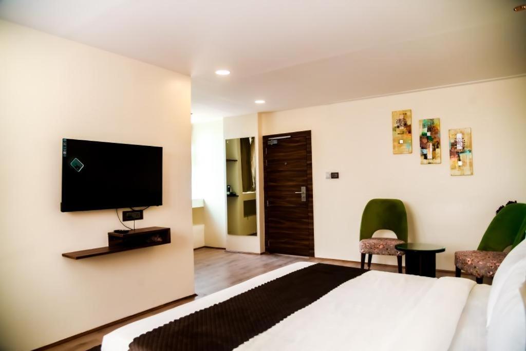 Hotel Cloud Social Shillong Zewnętrze zdjęcie