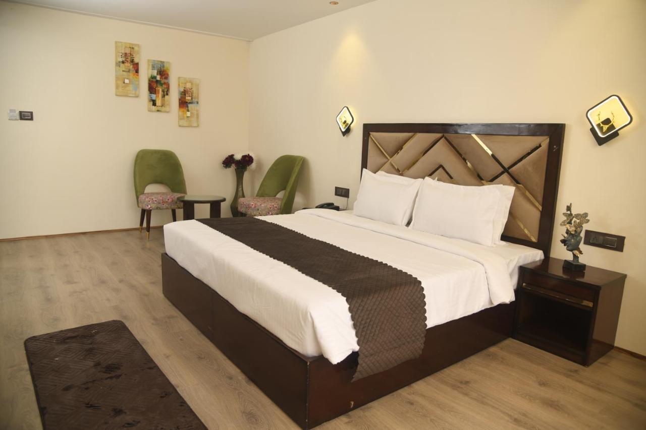 Hotel Cloud Social Shillong Zewnętrze zdjęcie