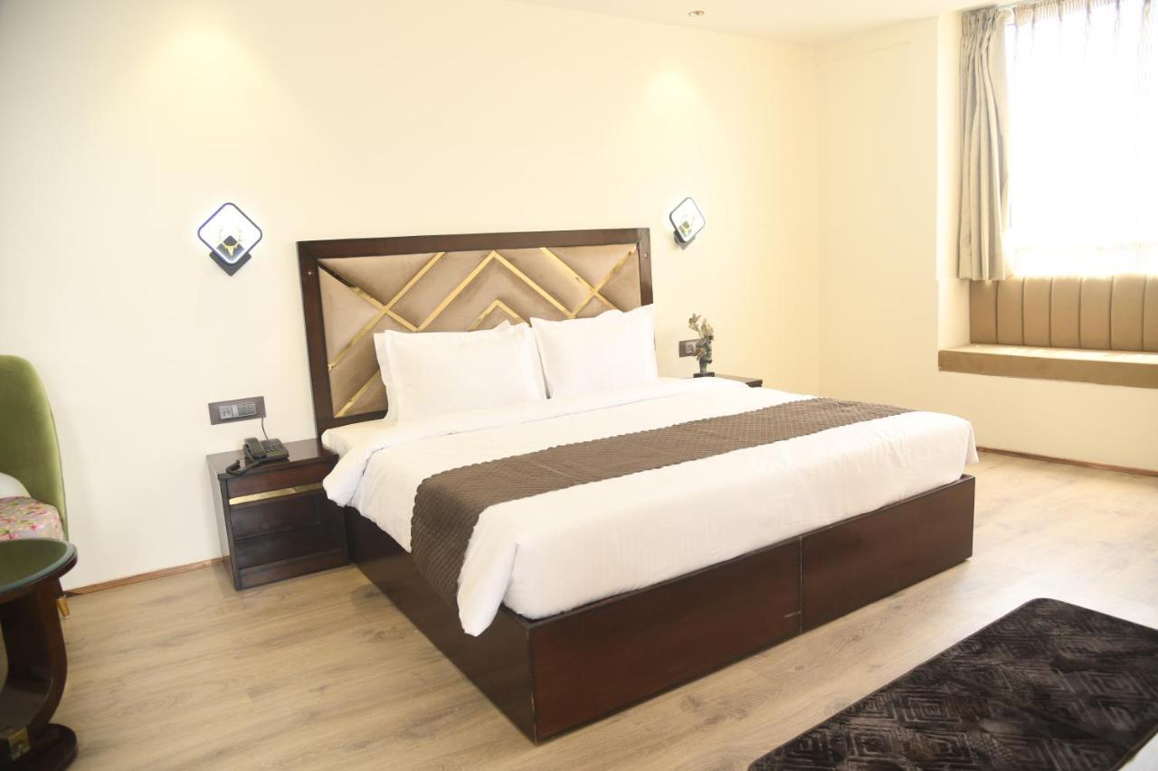 Hotel Cloud Social Shillong Zewnętrze zdjęcie