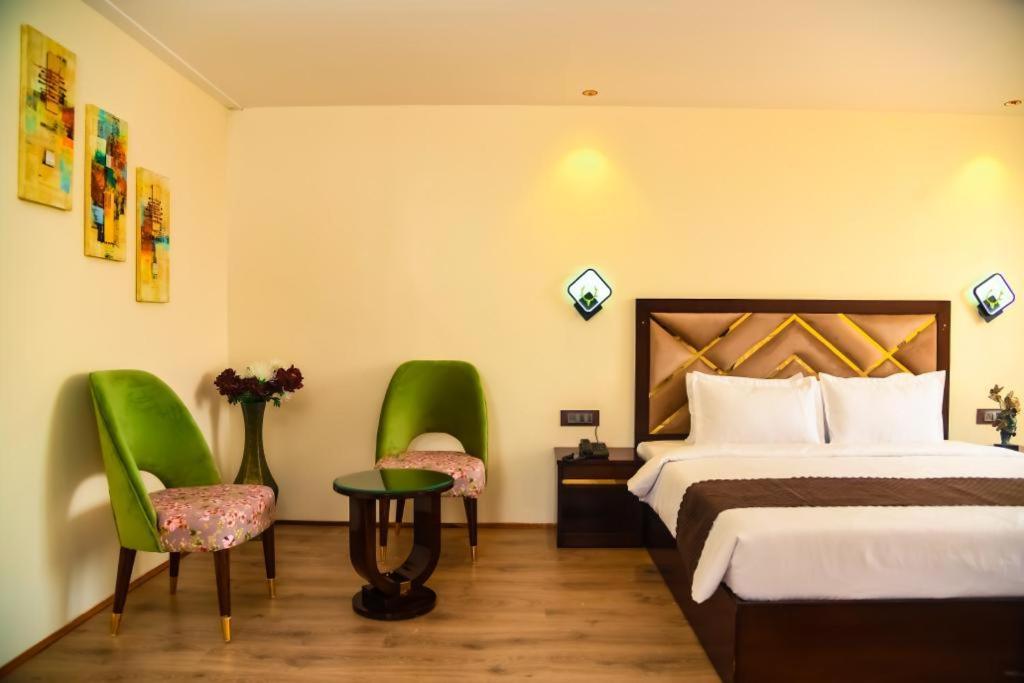 Hotel Cloud Social Shillong Zewnętrze zdjęcie